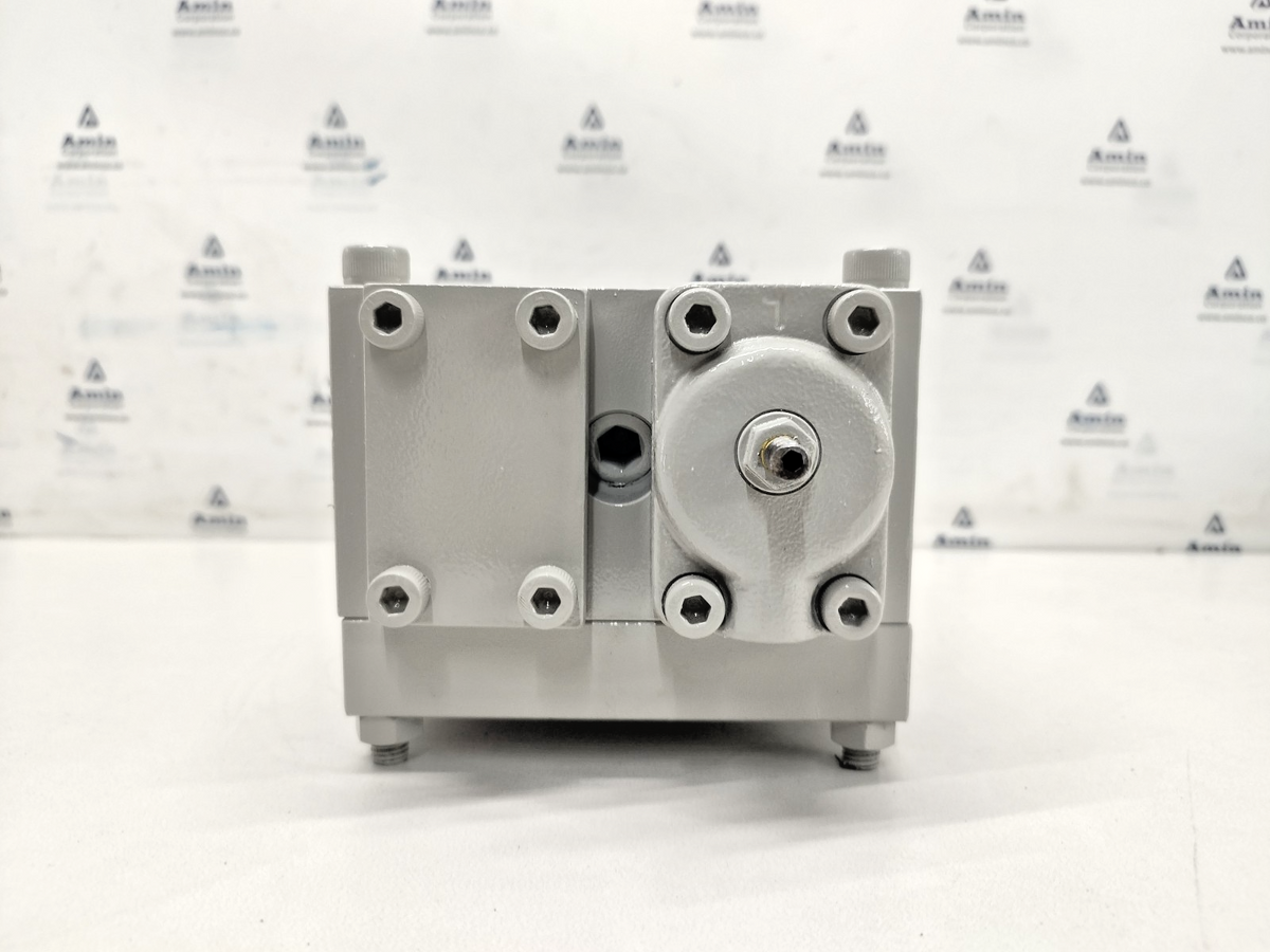 Beringer RD797433, 5114-723 14 Hydraulic Valve Block - NEW