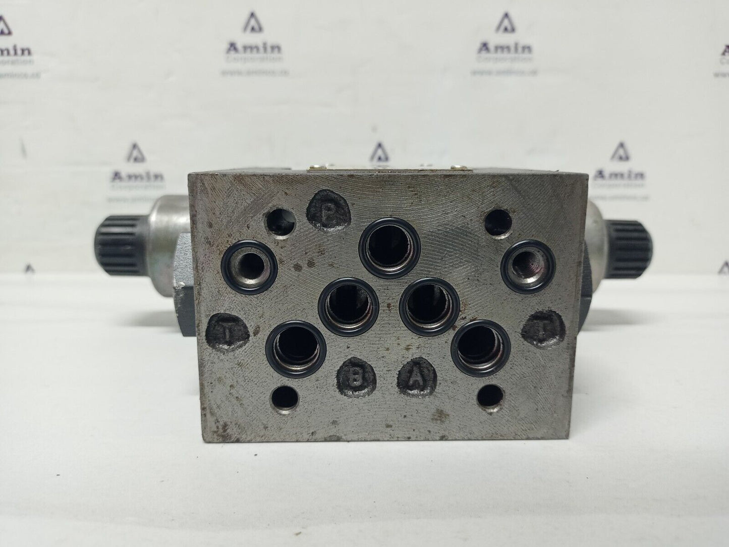 Parker D1VW4CNGW75 with D31DW2C5NGW75 Directional control valve - NEW