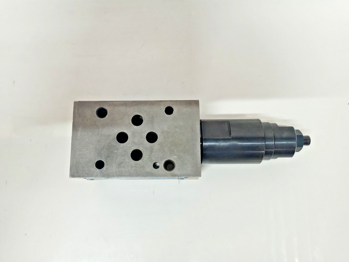 Eaton Vickers DGMC-3-BT-GW-41 Pressure Relief Valve - New