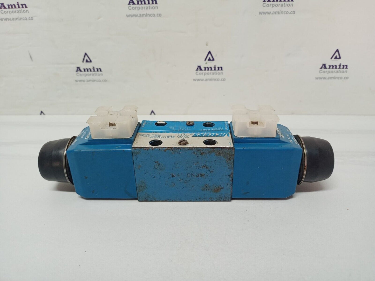 Vickers DG4V-3-2N-H-M-U1-D6-60 EN38 Directional Control valve