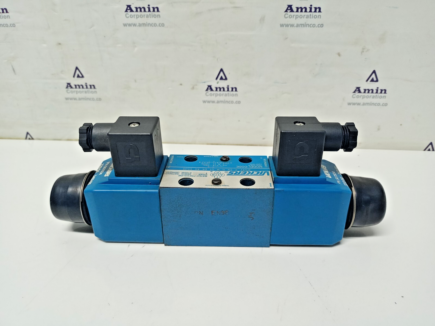 Vickers DG4V-3-2N-H-M-U1-D6-60 EN38 Directional control valve - NEW