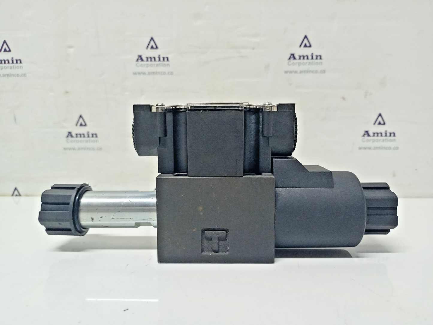 Yongjin NS692N-6-AGB-50A Solenoid operated Directional control valve - NEW