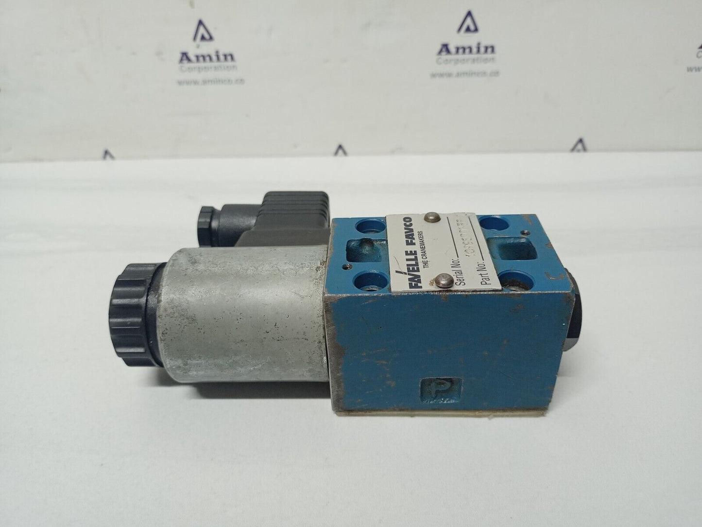 FAVELLE FAVCO Part No. 1099800355 Directional control valve - NEW