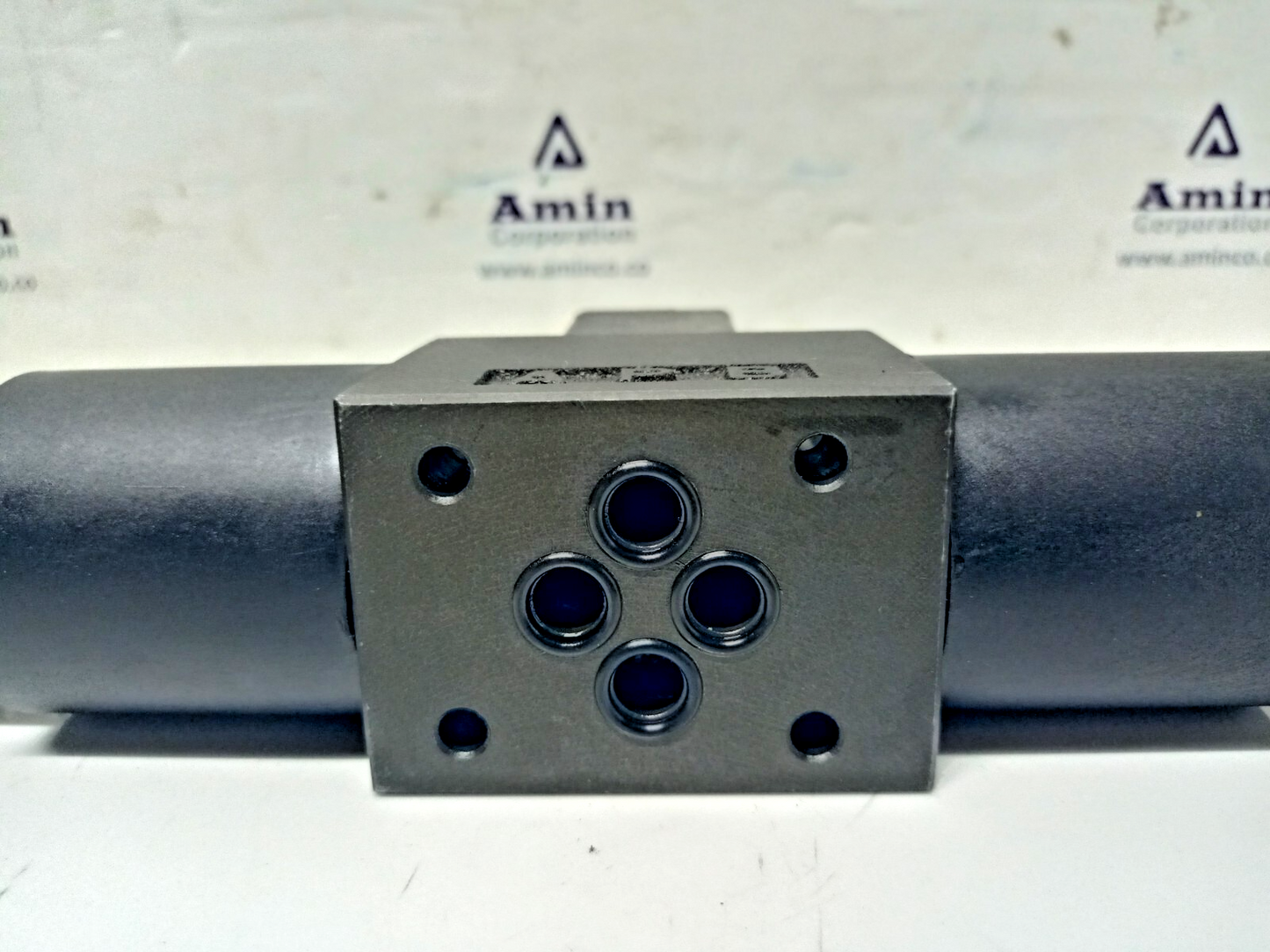 Make NS692N-6-AGB-50 Solenoid operated Directional control valve - NEW