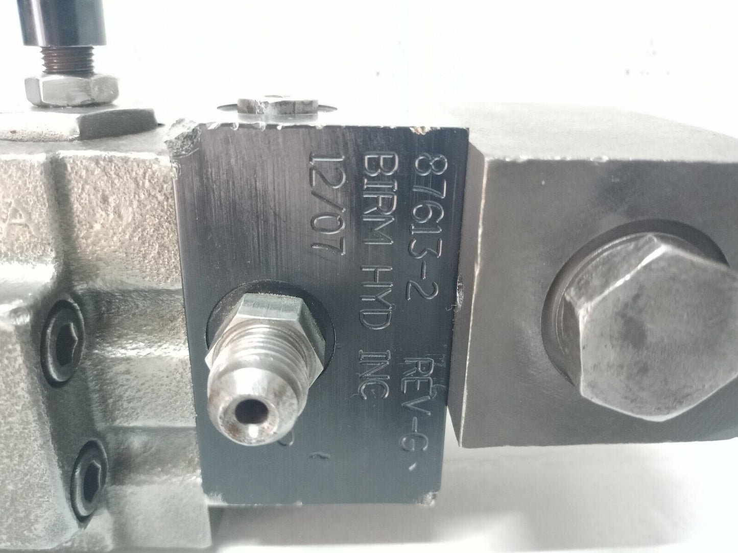 Vickers XG-06-FF-DG-0A-M-X2-ER440-EN434 with DG4V-3S-2A-M-X2-ER4-60 -Refurbished