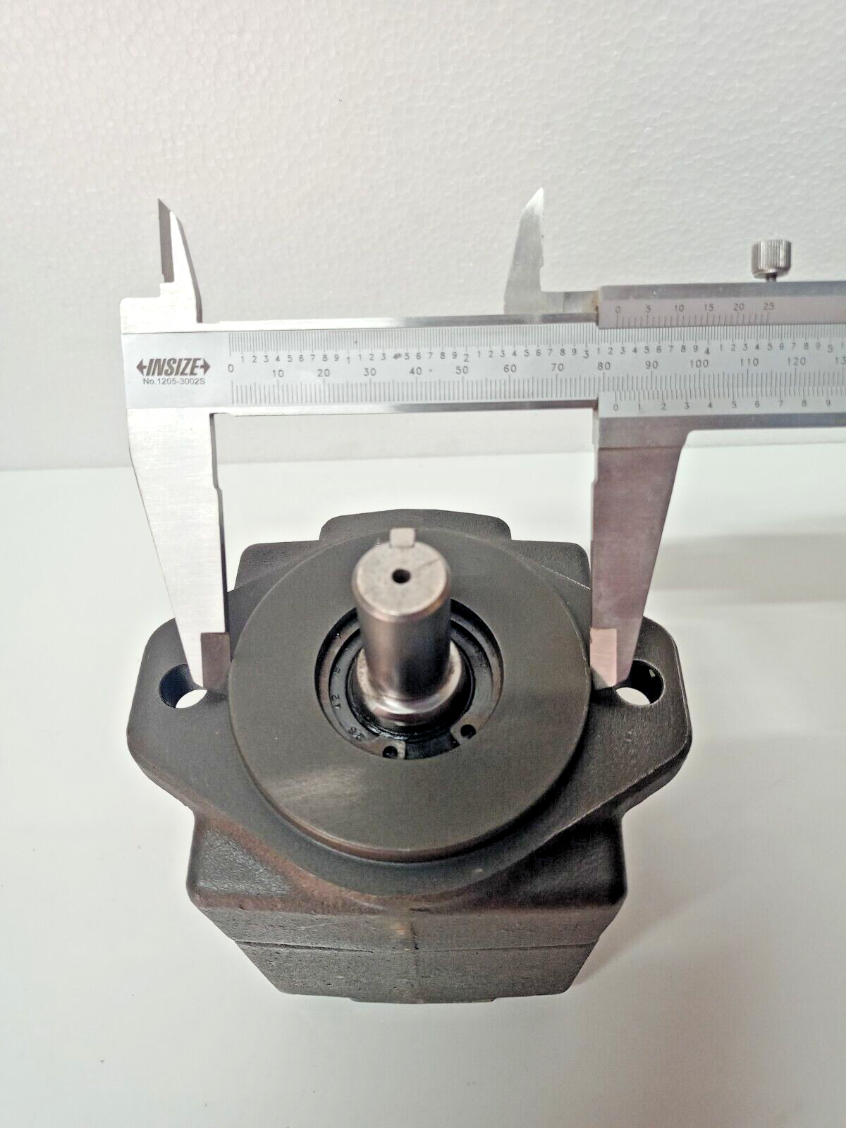 YUKEN PV2R1-14-F-RAA-43 Hydraulic Vane pump - New