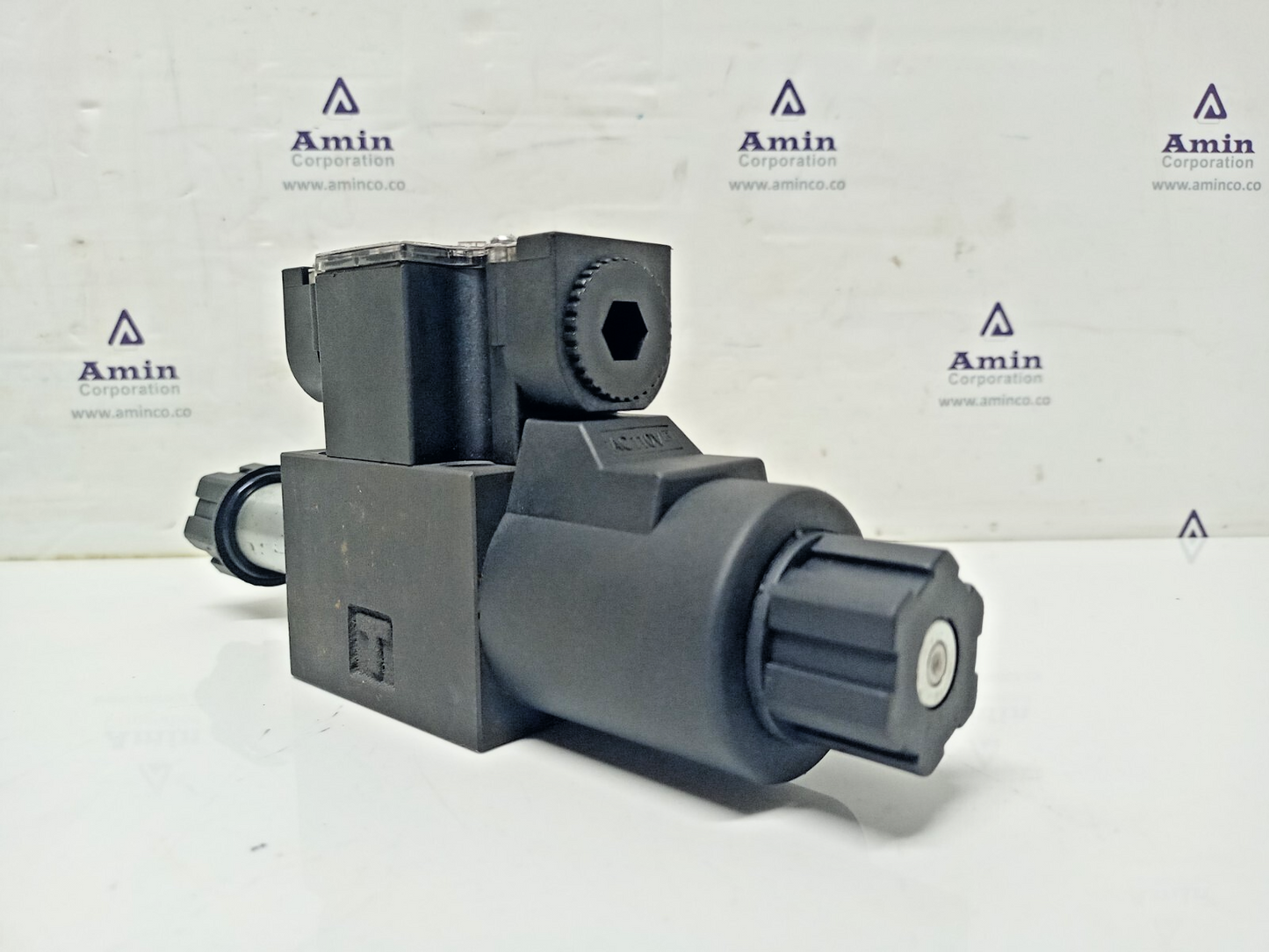 Yongjin NS692N-6-AGB-50A Solenoid operated Directional control valve - NEW