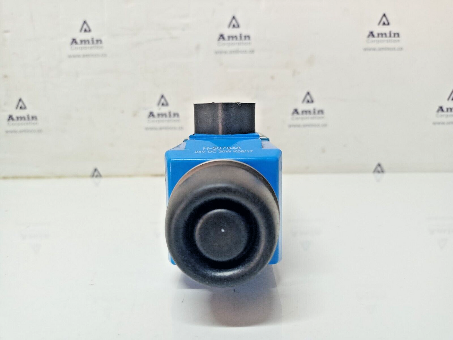 Eaton Vickers DG4V-3-0C-H-M-U-H7-60 Directional control valve DG4V30CHMUH760 NEW