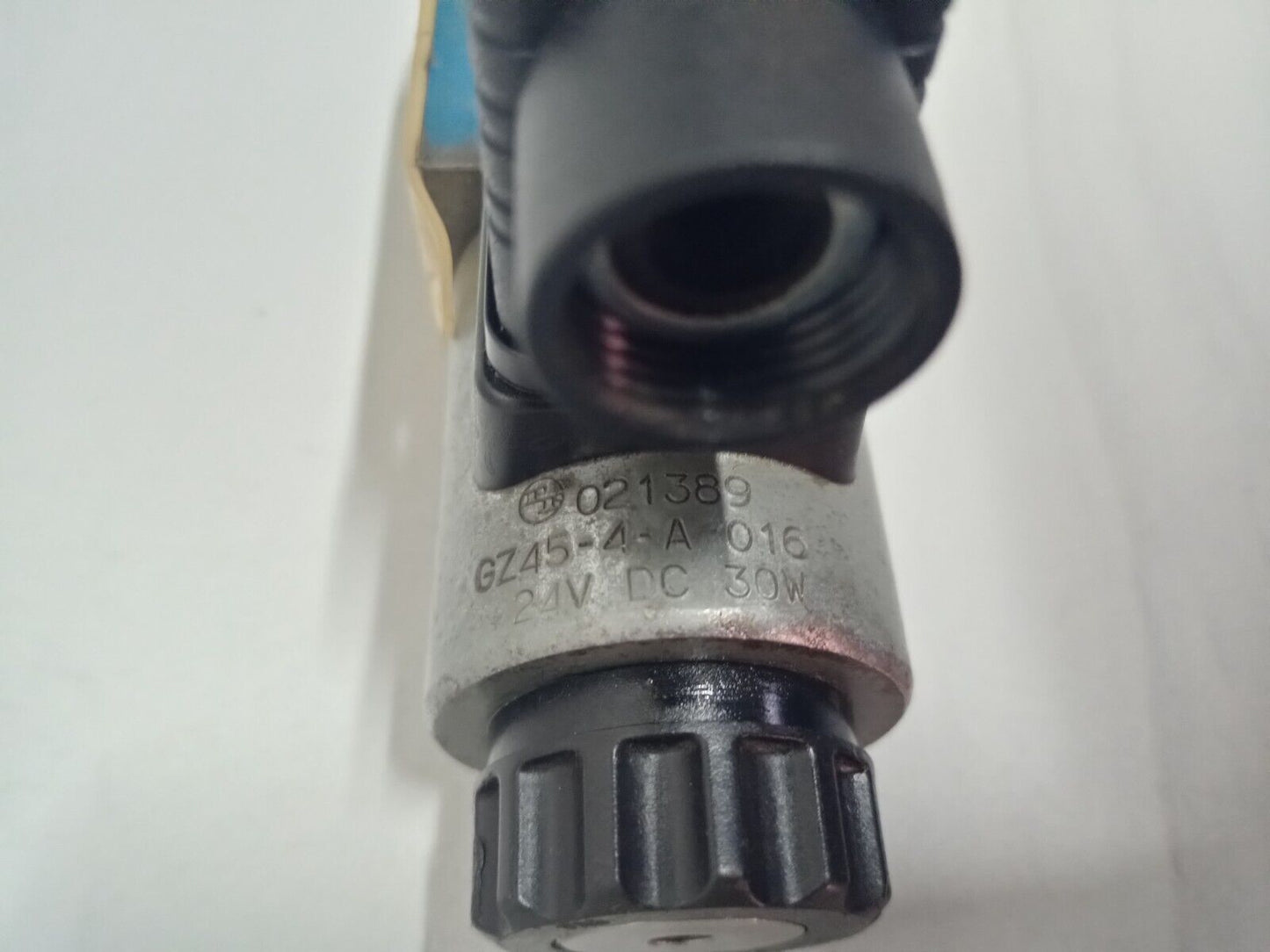 FAVELLE FAVCO Part No. 1099800355 Directional control valve - NEW