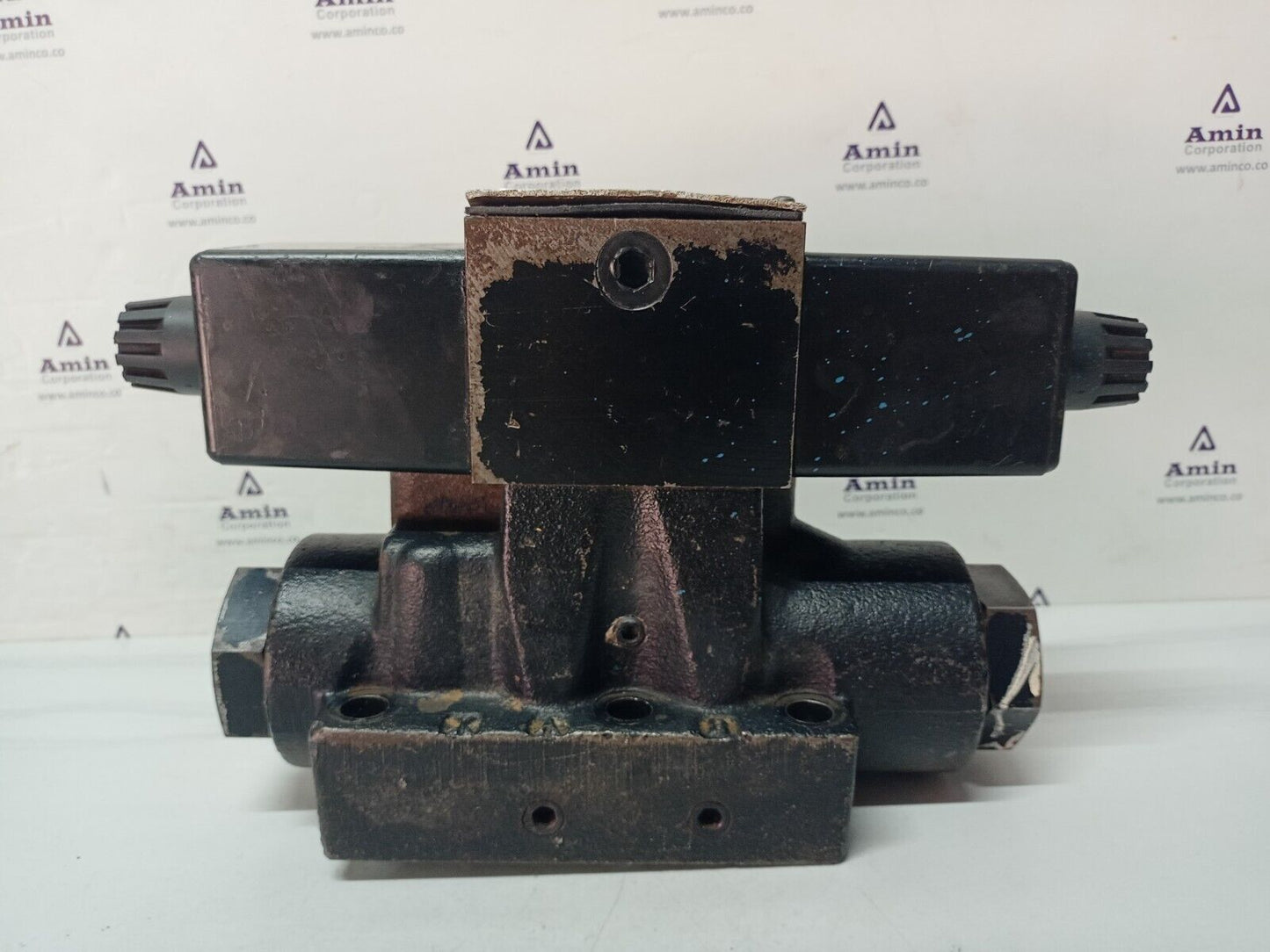 Parker D63W8C1K 34 Directional control Valve 12VDC, 3000PSI - NEW