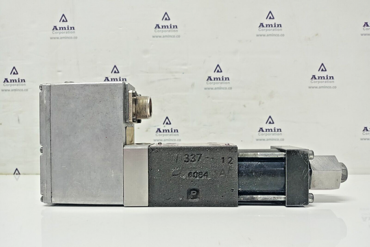 Moog D635-606B Hydraulic Servo valve Framo P/N: A11592, 300bar, 24VDC
