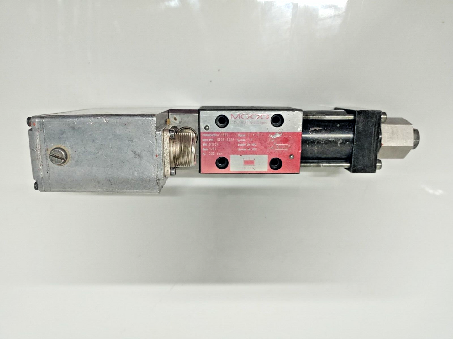 Moog D635-606B Hydraulic Servo valve Framo P/N: A11592, 300bar, 24VDC