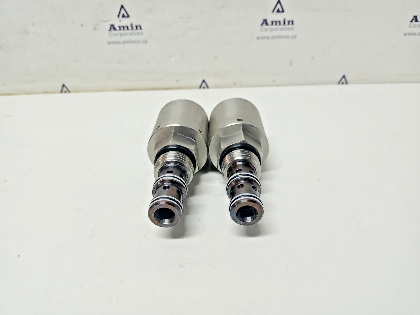 Doering Co. 54H2371081PS Hydraulic External Pilot Cartridge Valve - NEW
