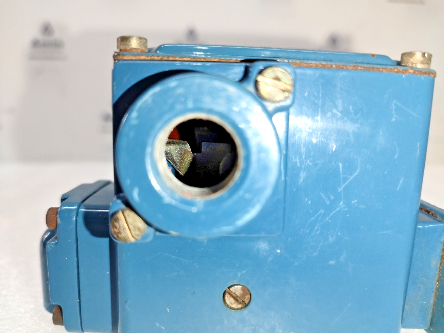 Amot Controls 4140CR1H11AA0-EE Range: 0.28-4.3 bar Pressure Switch - NEW