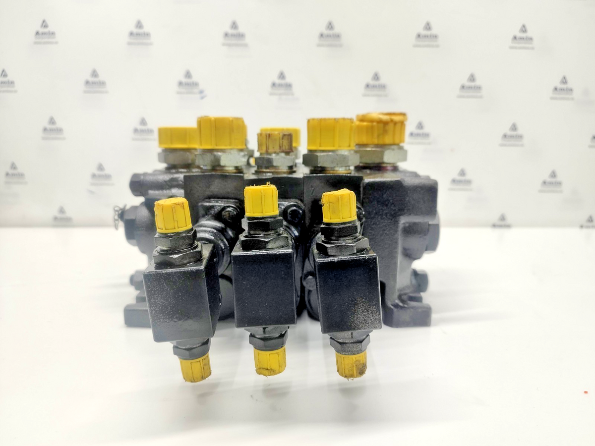 TTS Item No.40369 Hydraulic Directional Control Valve - NEW