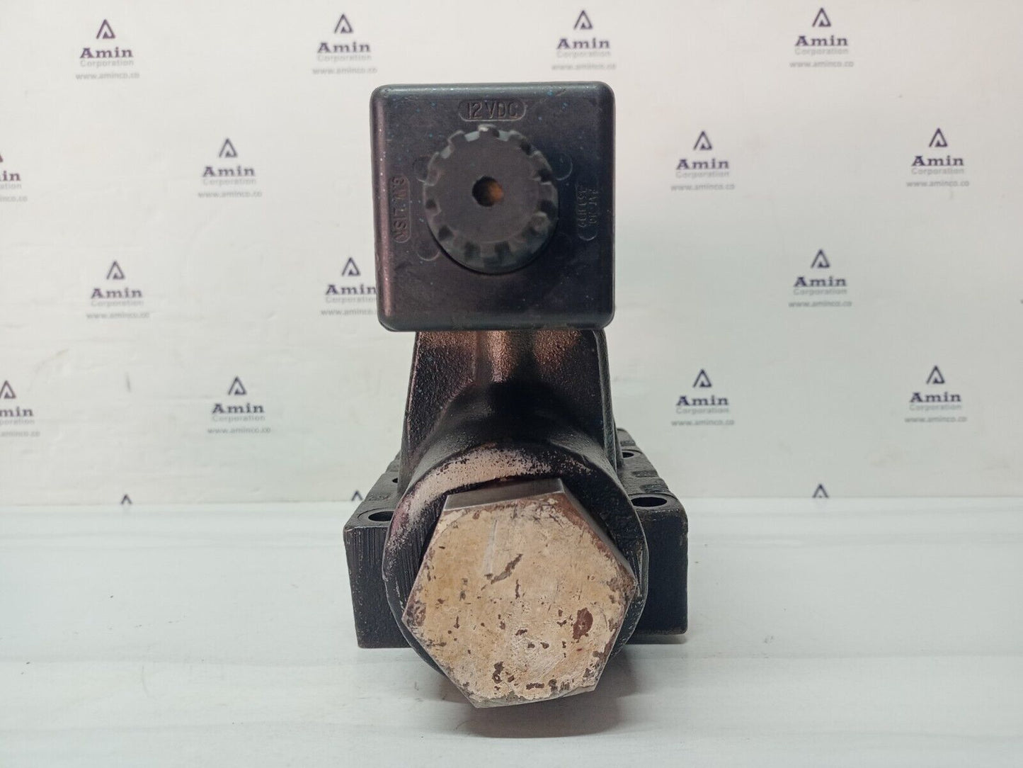 Parker D63W8C1K 34 Directional control Valve 12VDC, 3000PSI - NEW