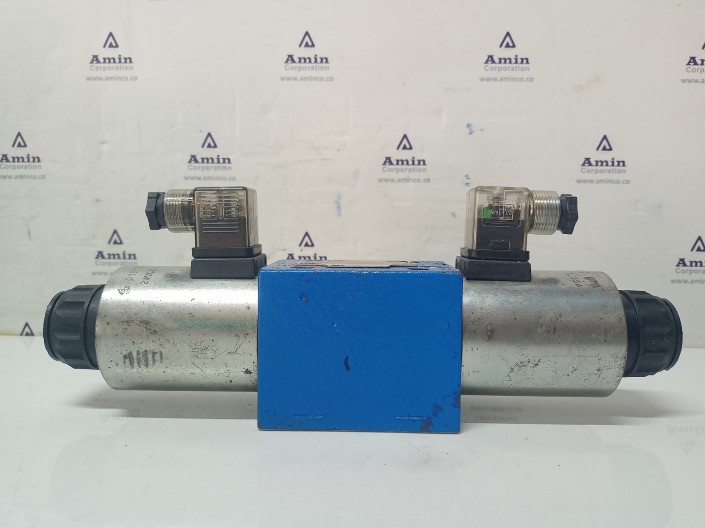 Rexroth 5-4WE 10 G33/CG24N9K4/V Directional control valve MNR: R900930504 - NEW