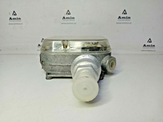 Sauter DFC 7B 68 F001 Pressure switch Range: 0-10 bar DFC7B68F001- NEW