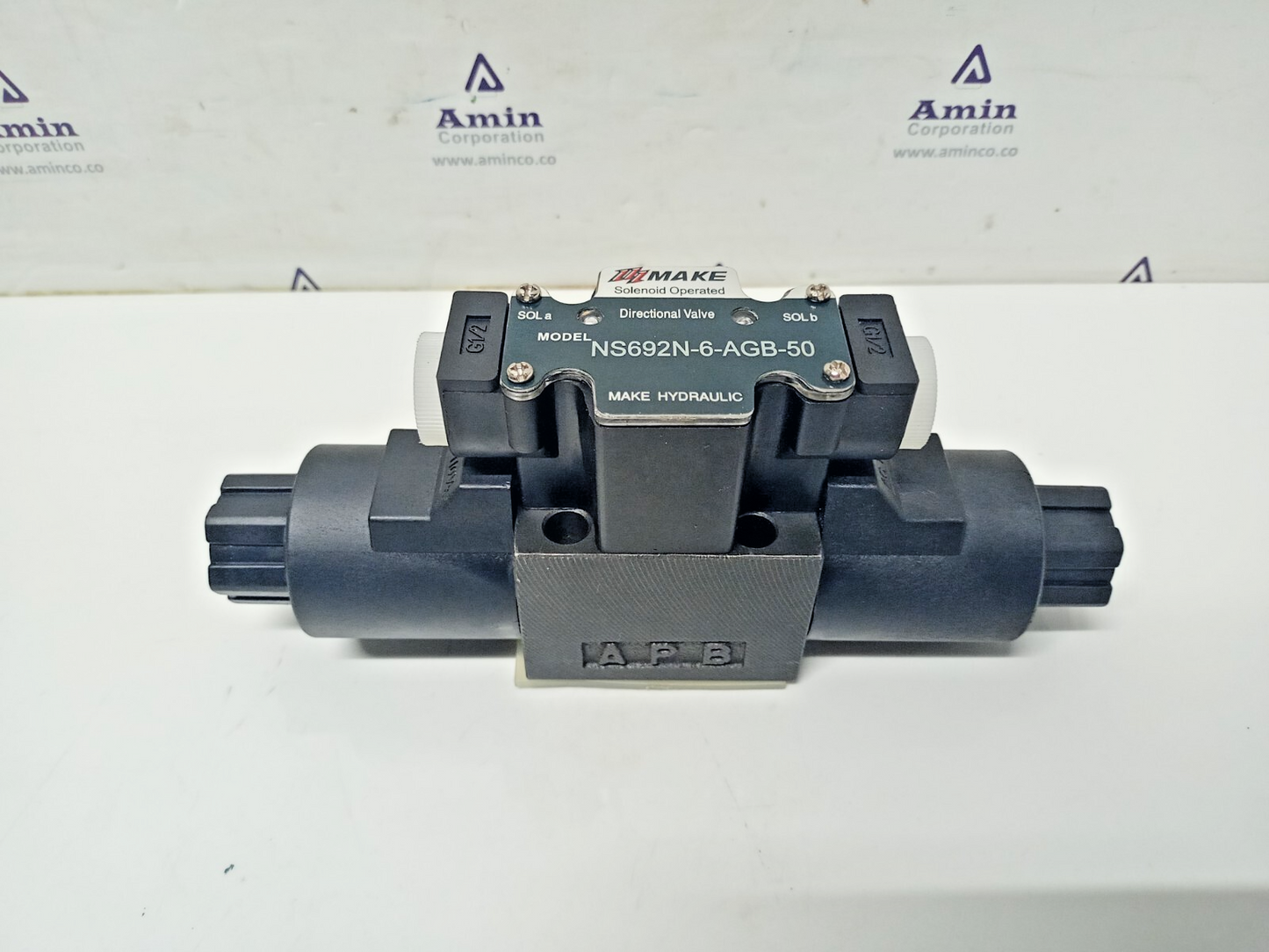 Make NS692N-6-AGB-50 Solenoid operated Directional control valve - NEW
