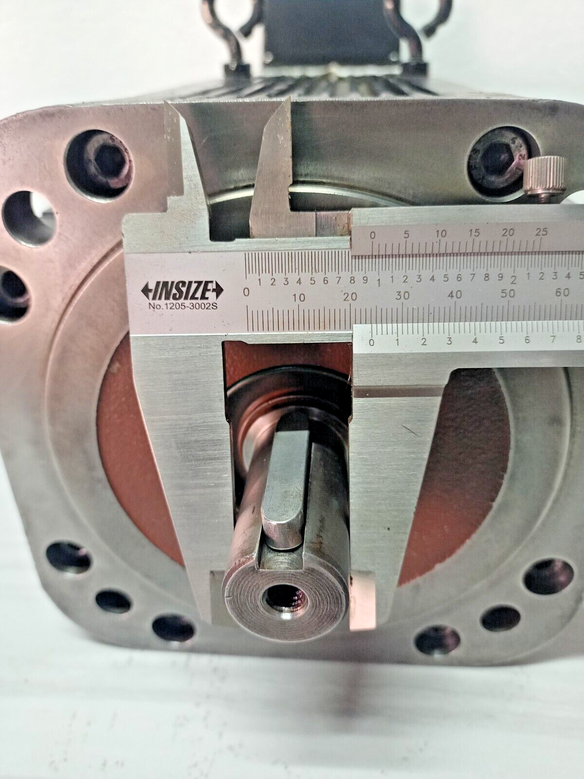 Allen-Bradley 1326AB-B530E-M2L AC Servo Motor 460V, 18Nm, 3000RPM