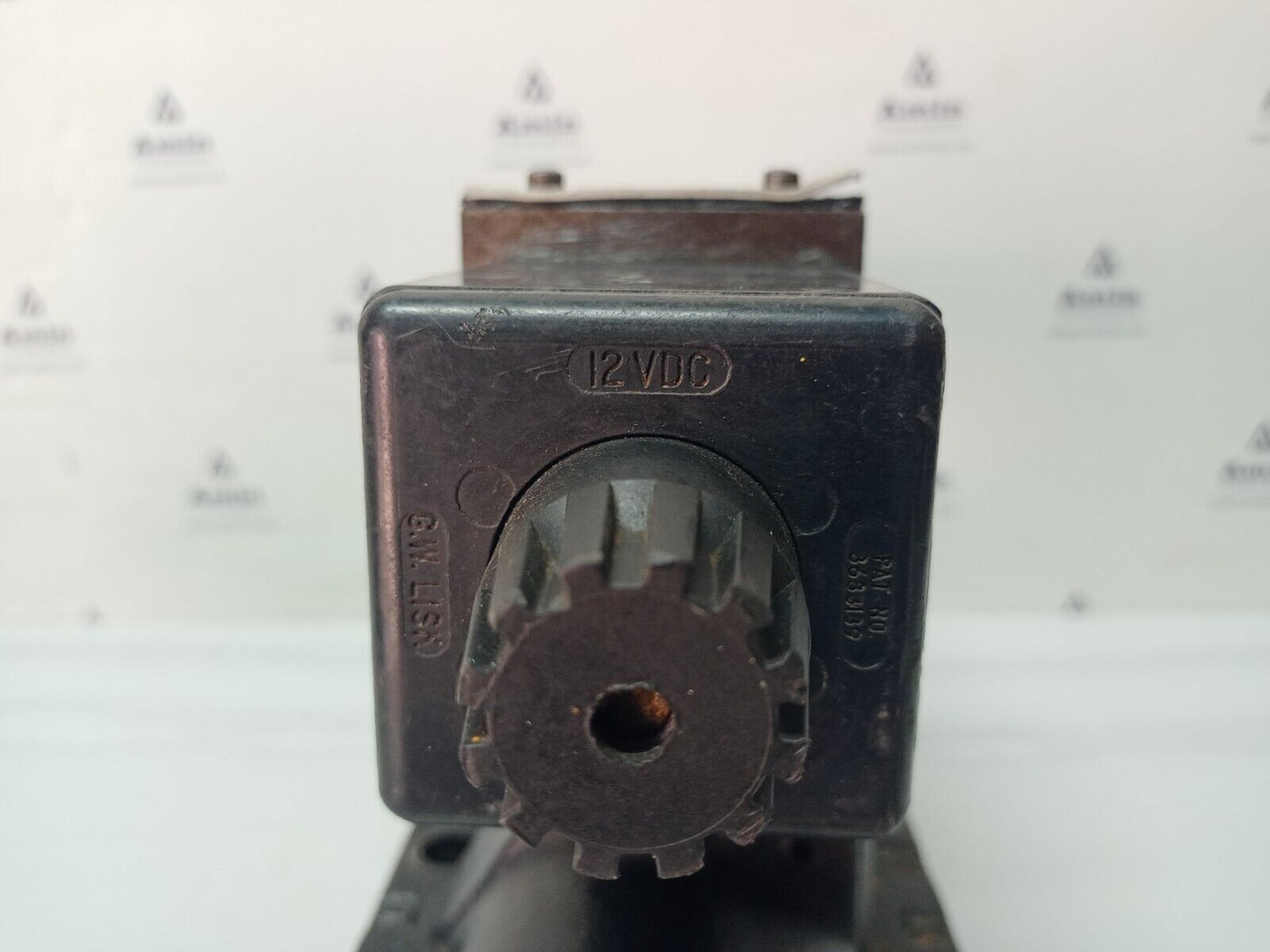 Parker D63W8C1K 34 Directional control Valve 12VDC, 3000PSI - NEW