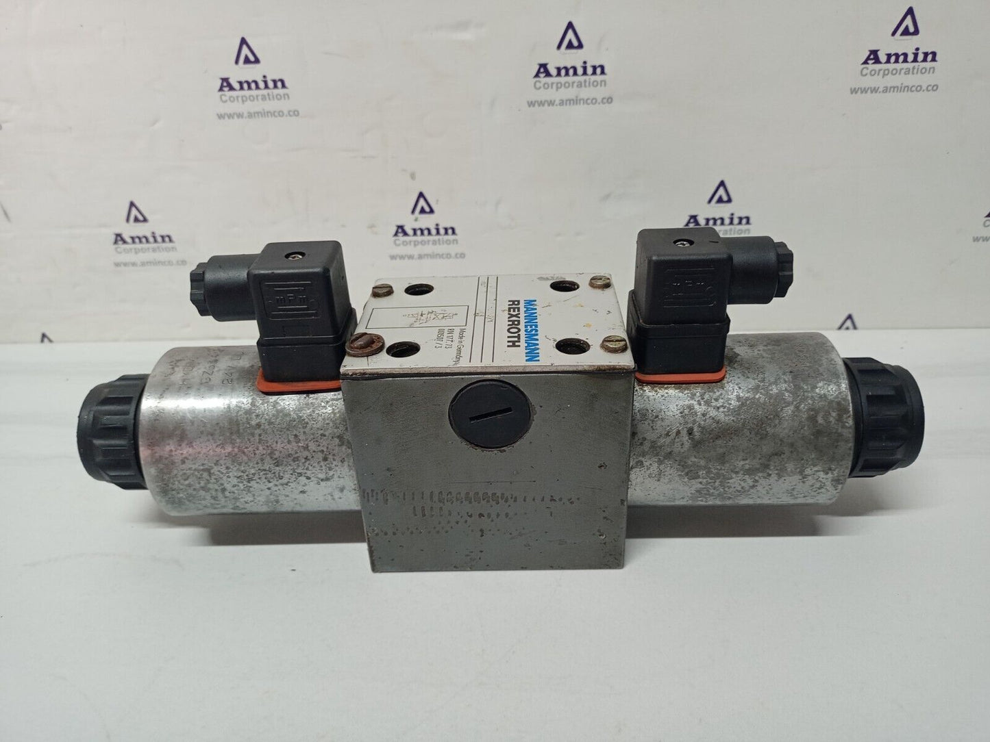 Mannesmann Rexroth 4WE 10 D31/OFCG24N9Z4 Solenoid Directional control valve