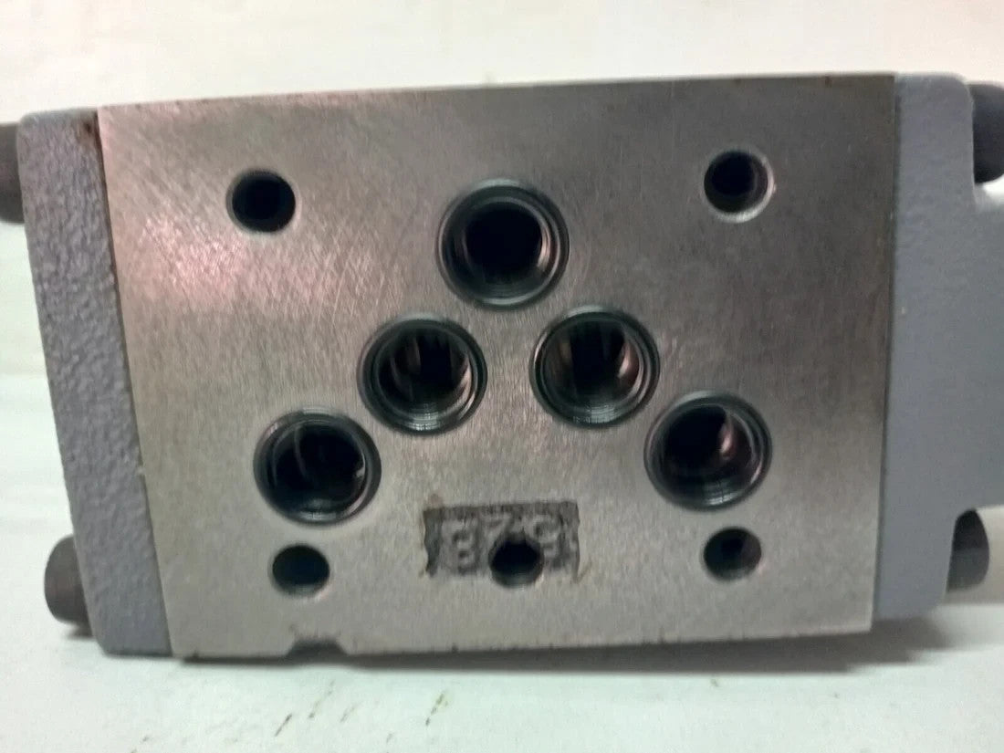 Tokyo Keiki Tokimec DG17S4-016N-JA-25 Directional control valve - NEW