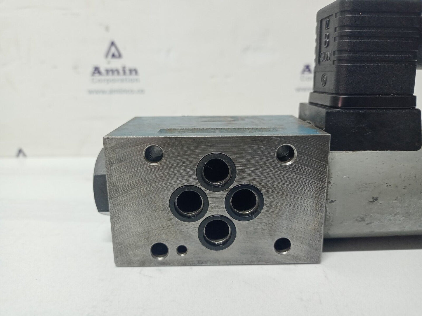 FAVELLE FAVCO Part No. 1099800355 Directional control valve - NEW