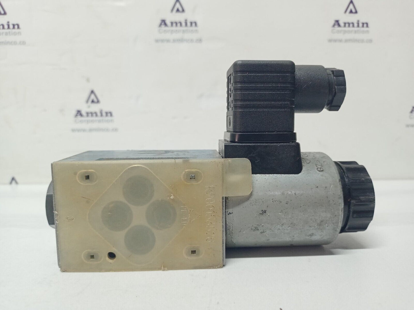 FAVELLE FAVCO Part No. 1099800355 Directional control valve - NEW
