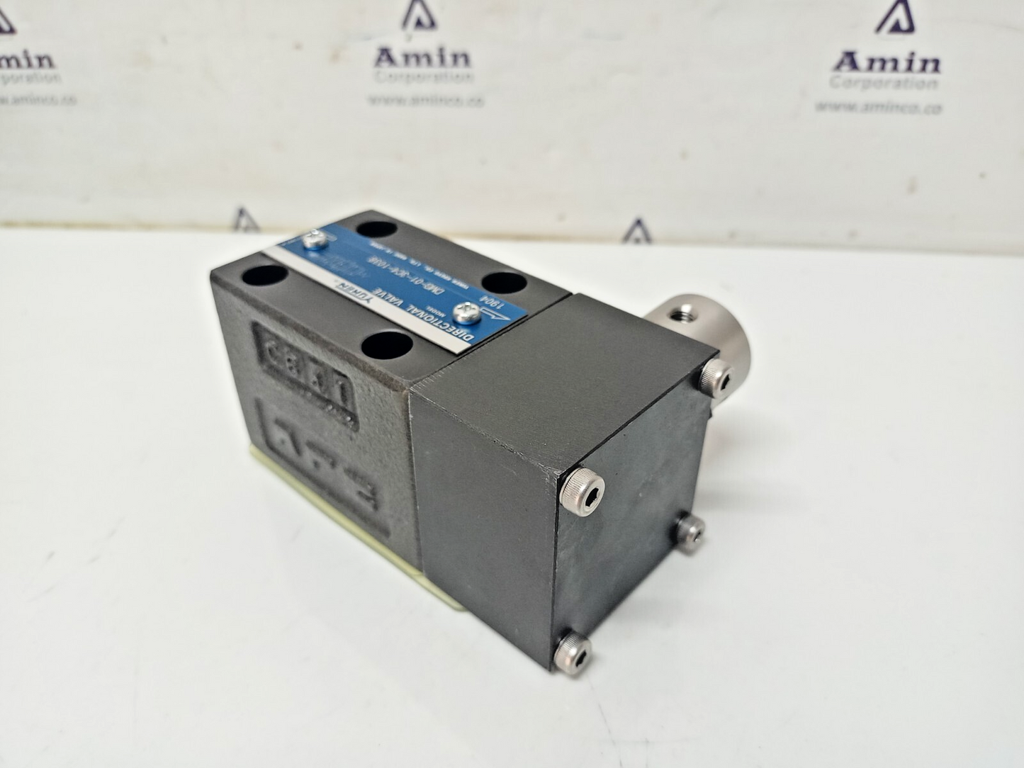 Yuken DMG-01-3C4-1038 Directional valve - NEW #2