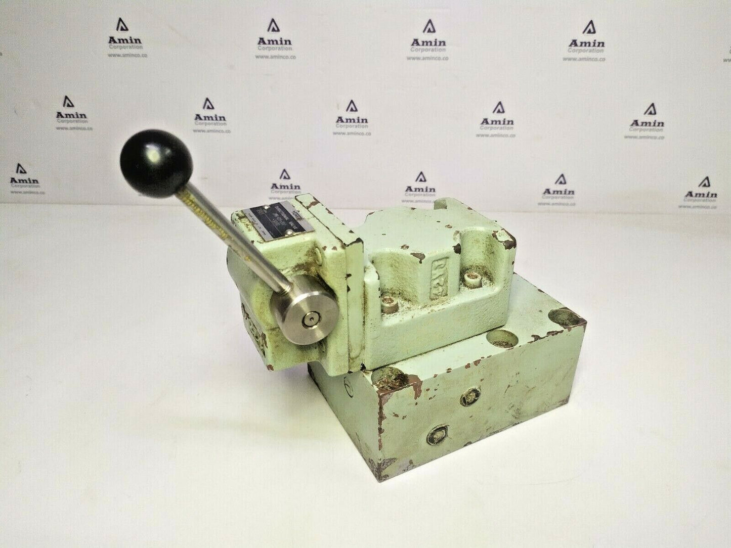 Yuken DMG-03-2D2-5070 Directional control valve