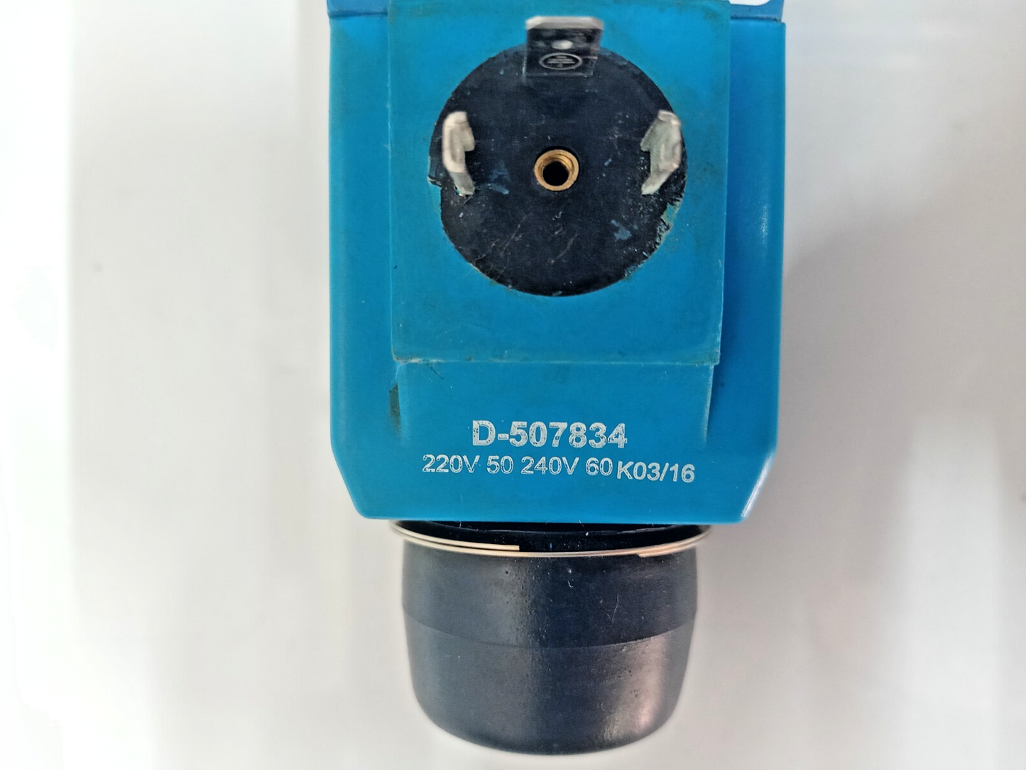 Eaton Vickers DG4V-3-2N-H-M-U-D6-60 Directional control valve - NEW