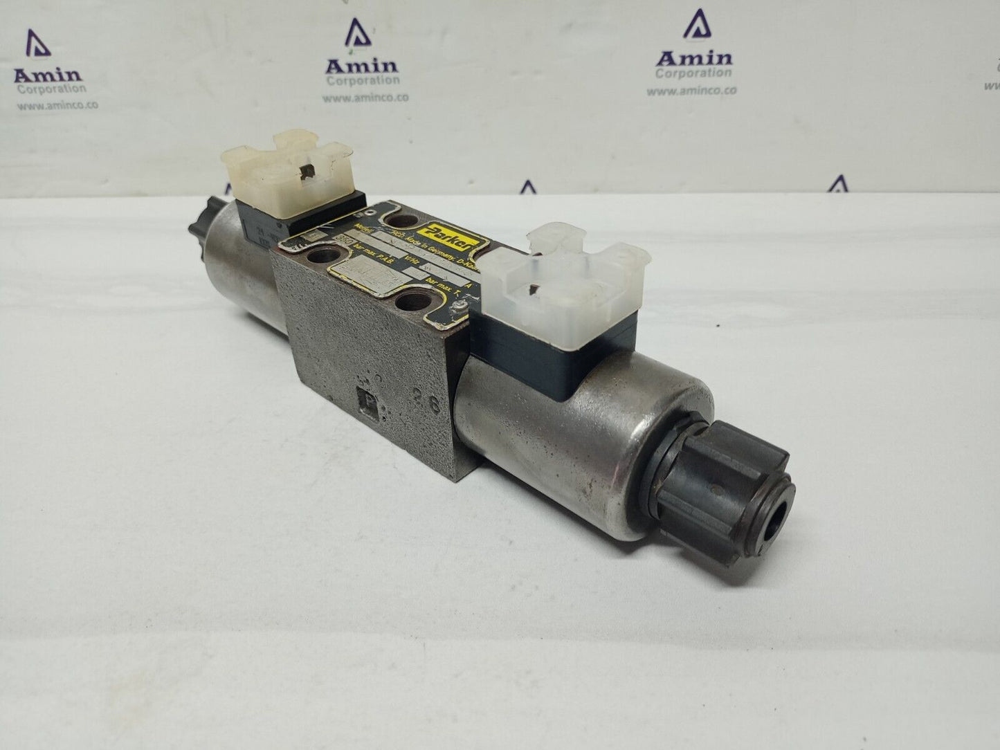 Parker D1VW-4-C-N-J-W-70X-5448 Directional control valve