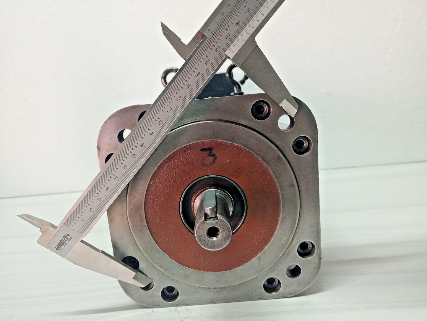 Allen-Bradley 1326AB-B530E-M2L AC Servo Motor 460V, 18Nm, 3000RPM