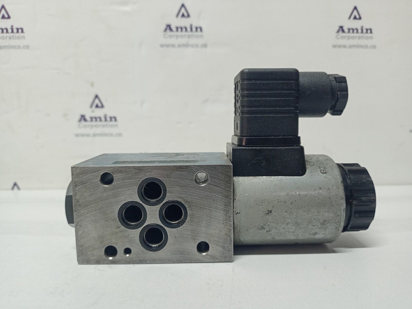 FAVELLE FAVCO Part No. 1099800355 Directional control valve - NEW
