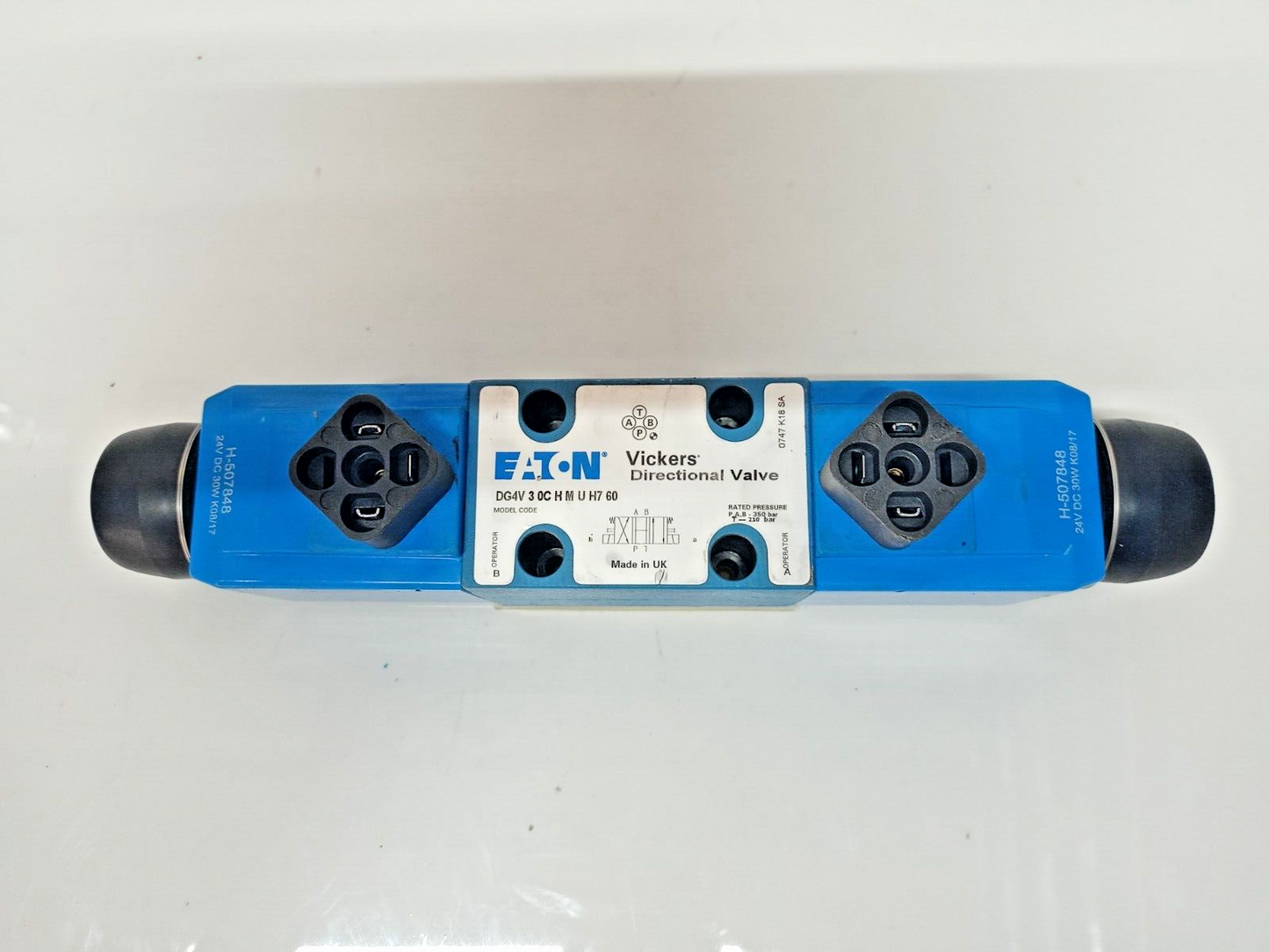 Eaton Vickers DG4V-3-0C-H-M-U-H7-60 Directional control valve DG4V30CHMUH760 NEW