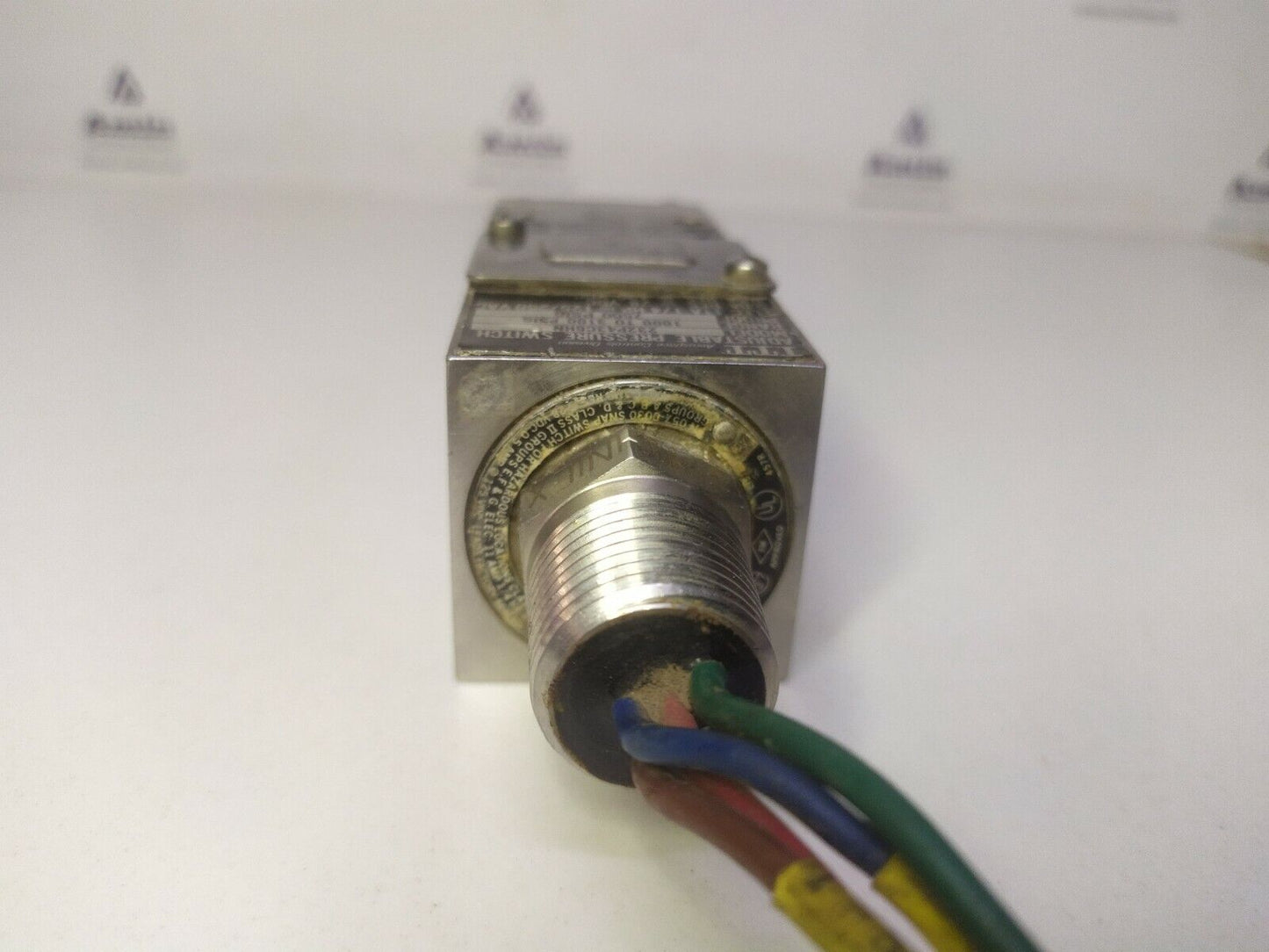 ITT Neo-Dyn 232P43C6HN R Adjustable pressure switch 1000-3100 Psig