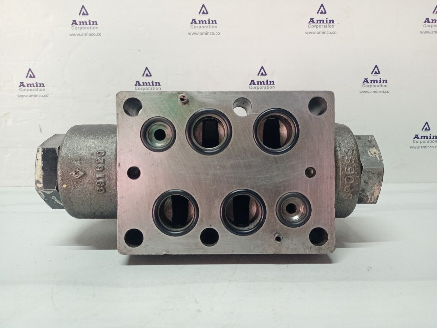 Parker D63W8C1K 34 Directional control Valve 12VDC, 3000PSI - NEW