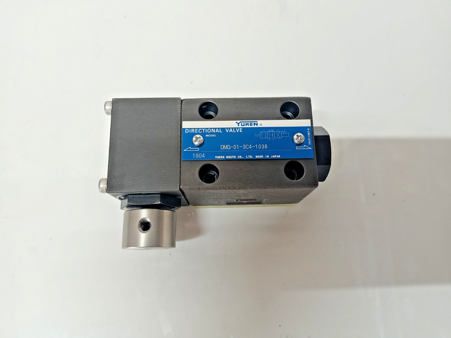 Yuken DMG-01-3C4-1038 Directional valve - NEW #2
