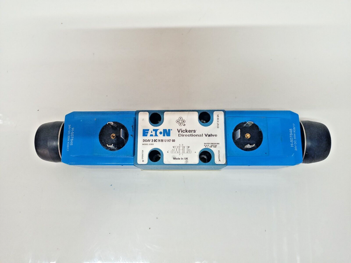 Eaton Vickers DG4V-3-0C-H-M-U-H7-60 Directional control valve DG4V30CHMUH760 NEW
