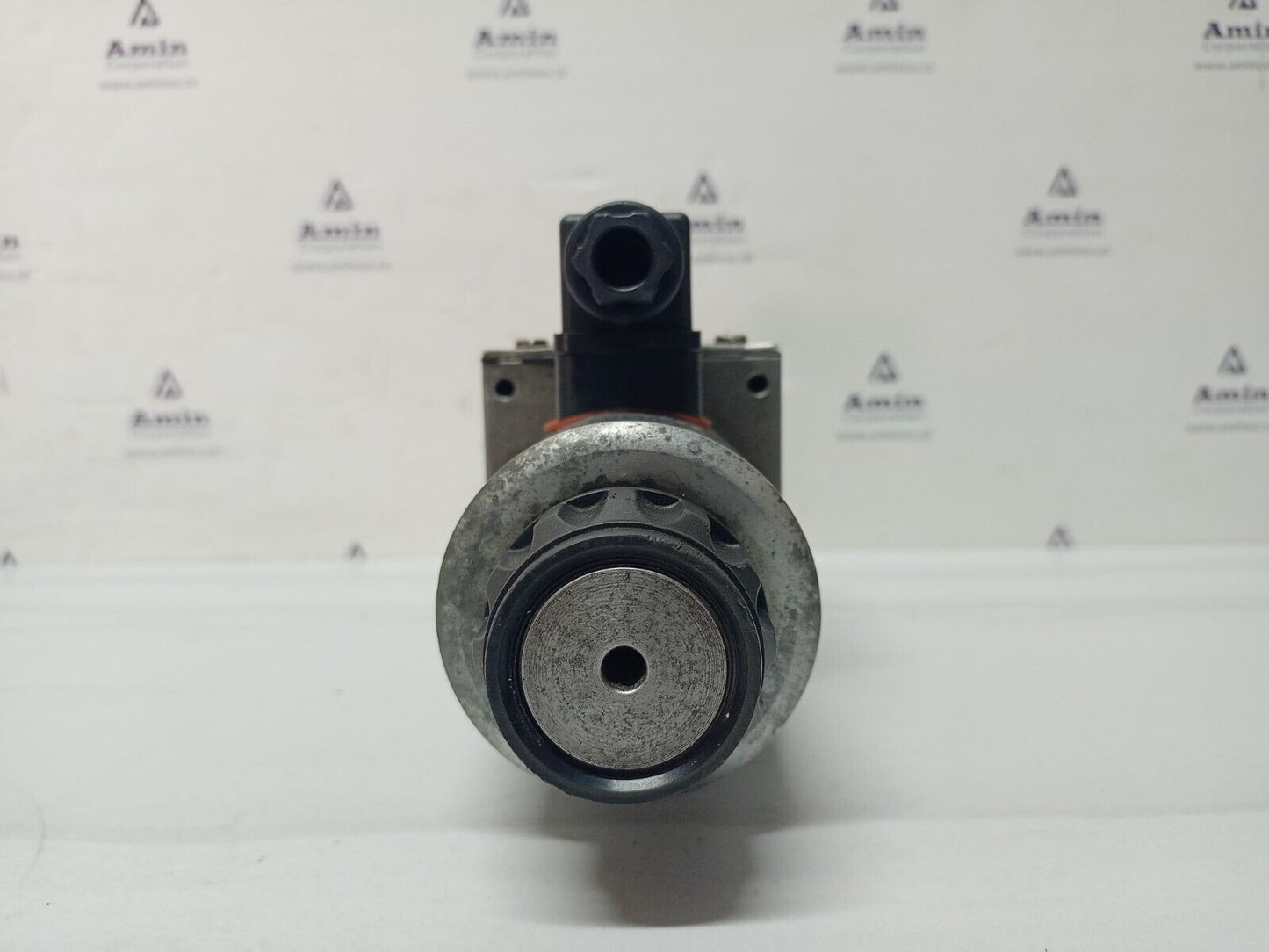 Mannesmann Rexroth 4WE 10 D31/OFCG24N9Z4 Solenoid Directional control valve