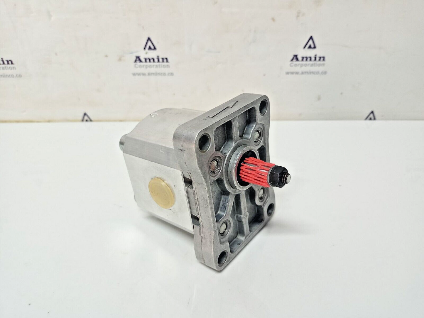 Concentric WP03B1B-020-R-22-NA-124N Hydraulic Gear pump - NEW