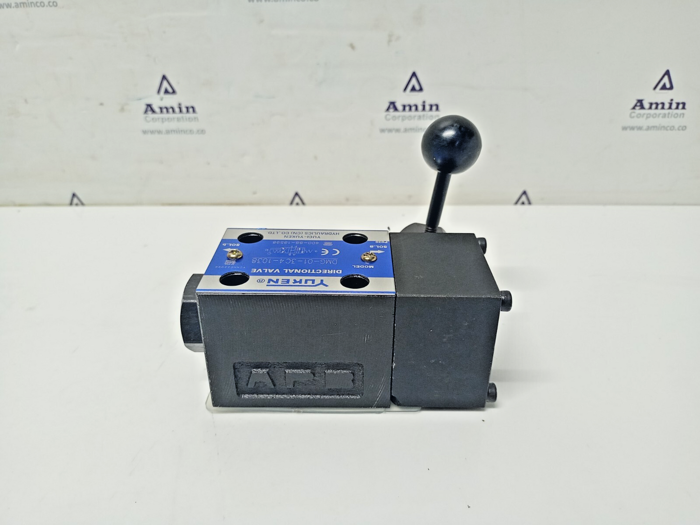 Yuken DMG-01-3C4-1038 Directional valve - NEW