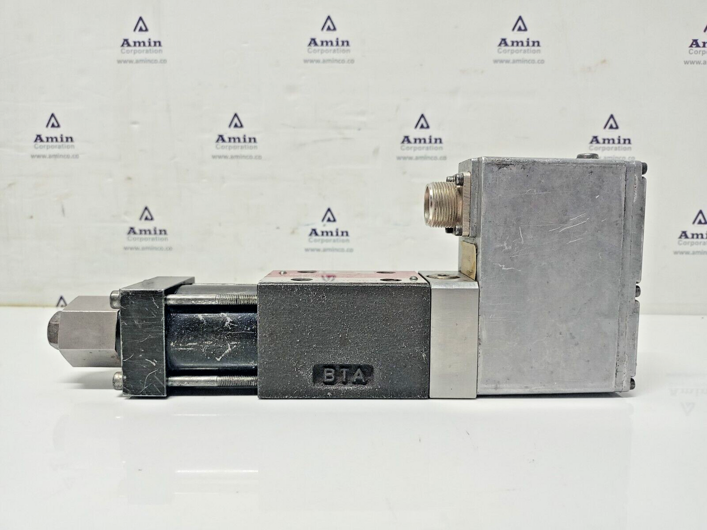 Moog D635-606B Hydraulic Servo valve Framo P/N: A11592, 300bar, 24VDC