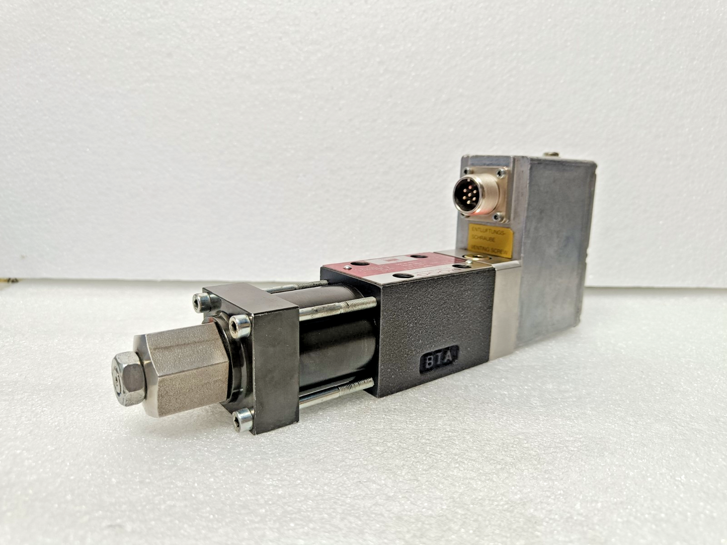 Moog D635-606B Hydraulic Servo valve Framo P/N: A11592 - Refurbished