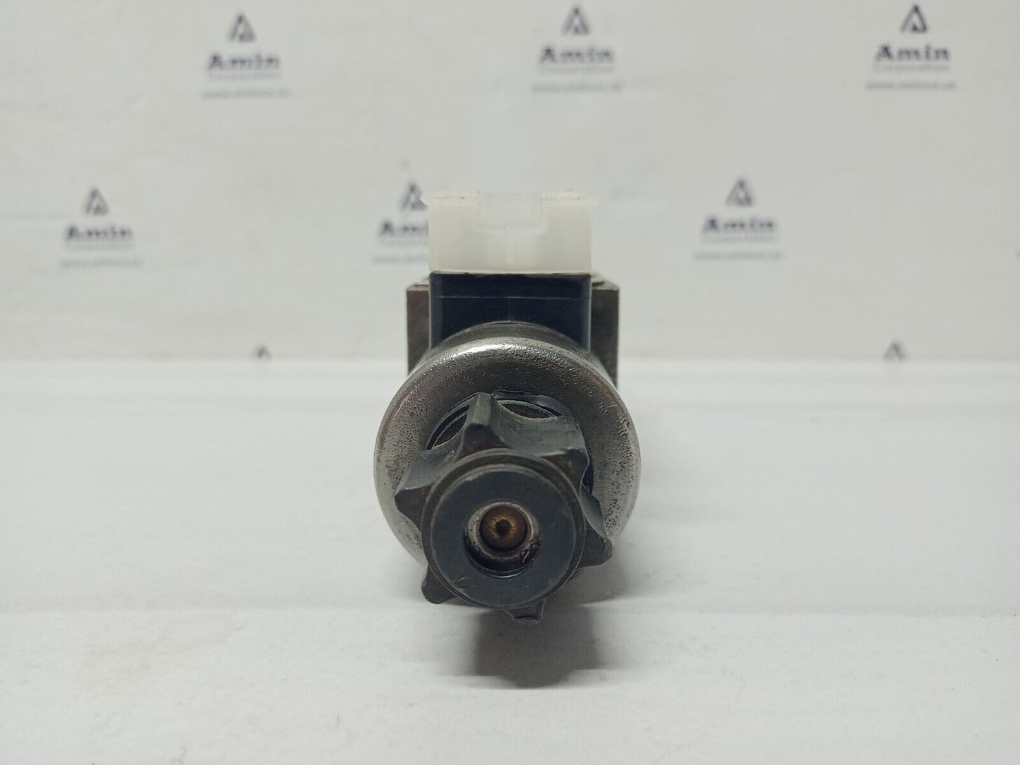 Parker D1VW-4-C-N-J-W-70X-5448 Directional control valve