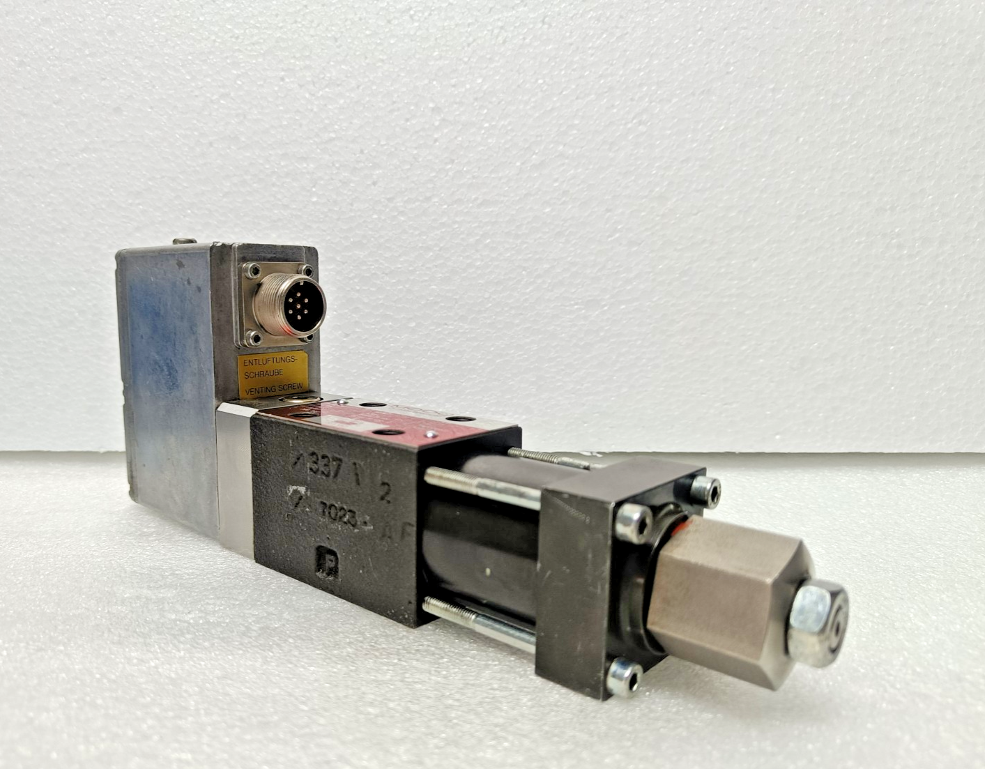 Moog D635-606B Hydraulic Servo valve Framo P/N: A11592 - Refurbished