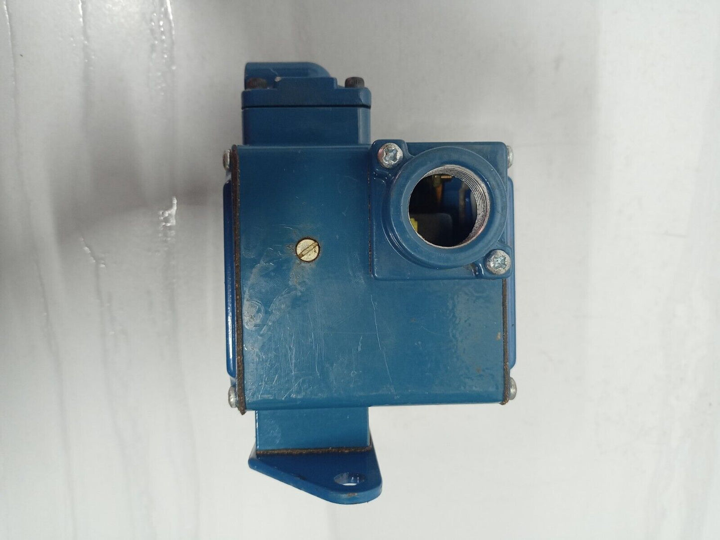 Amot Controls Model 4140 4140CR1H11AA0-EE Pressure Switch 0.34-4.27 bar - NEW