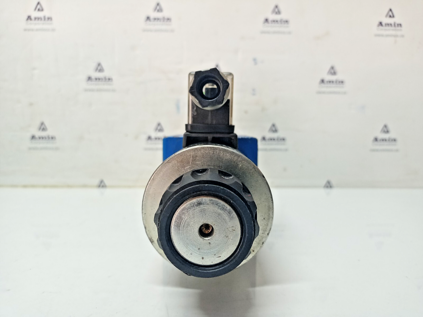 Rexroth 5-4WE 10 G33/CG24N9K4/V Directional control valve MNR: R900930504 - NEW