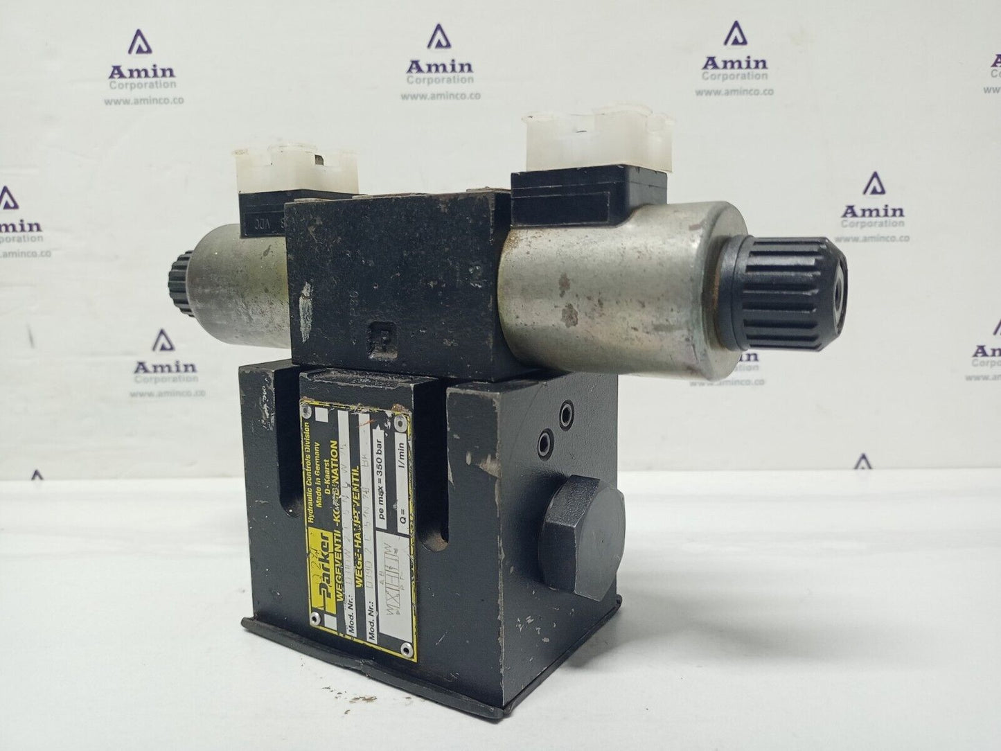 Parker D1VW4CNGW75 with D31DW2C5NGW75 Directional control valve - NEW